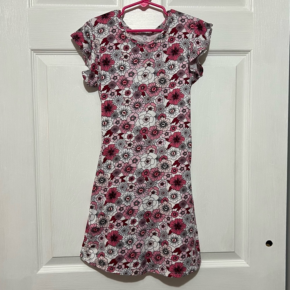 💗 Girls Floral Tie In Back Dress w/ Ruffled Shoulders